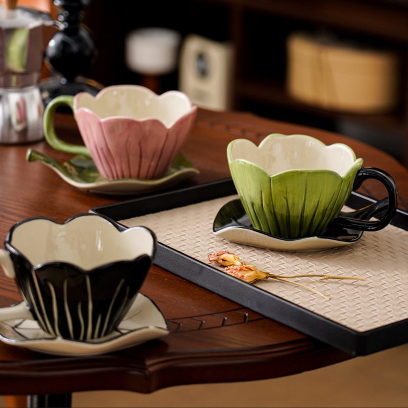 Coffee Tea And Leaf - Set Piring Cangkir Kopi Yang Dilukis